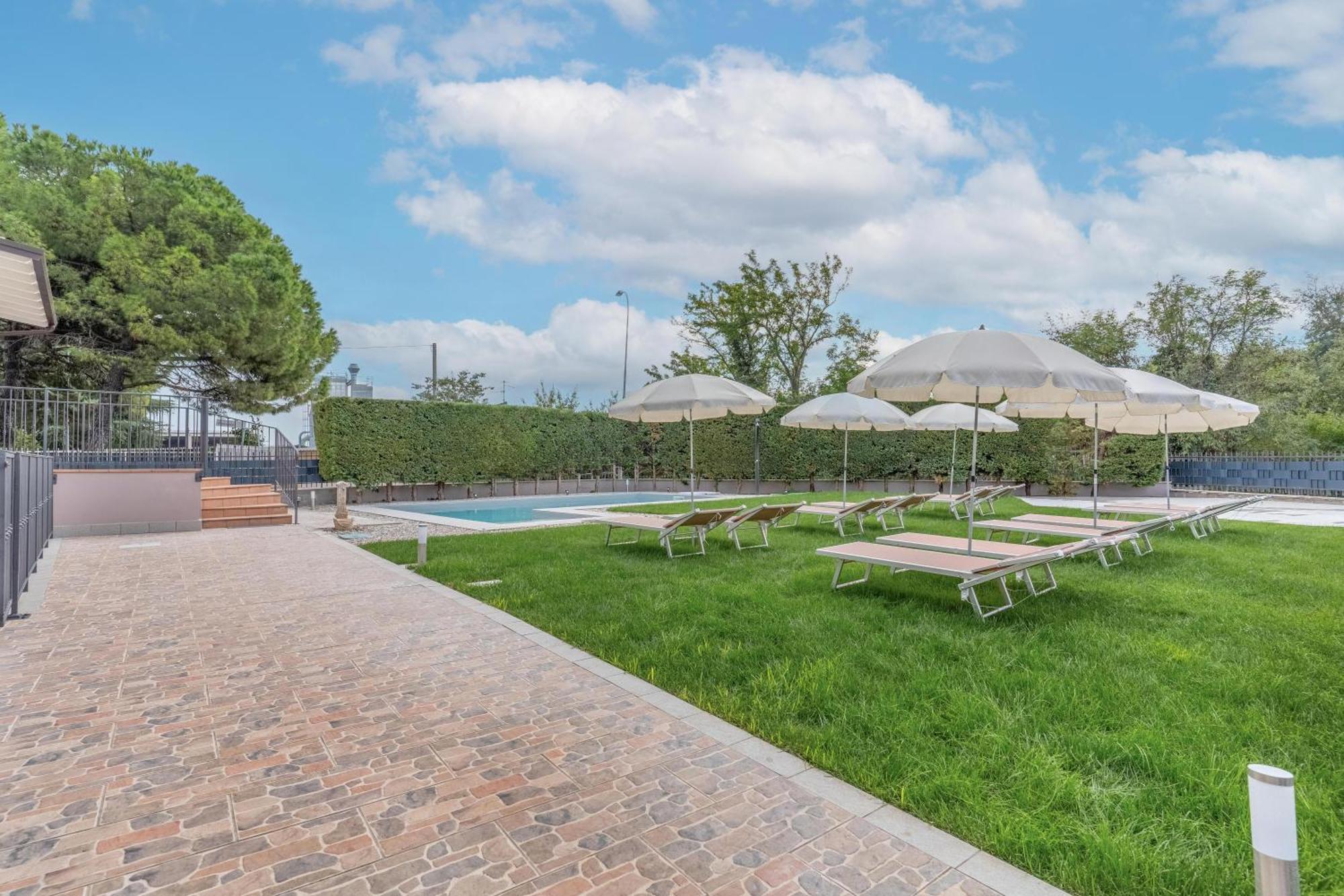 -Free Pool And Parking- Garda House Apartments Castelnuovo del Garda Exterior photo