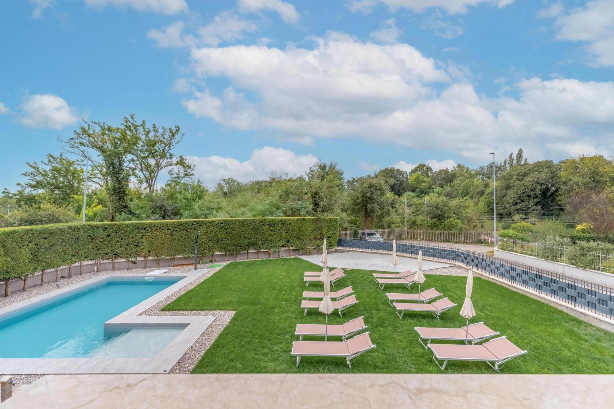 -Free Pool And Parking- Garda House Apartments Castelnuovo del Garda Exterior photo