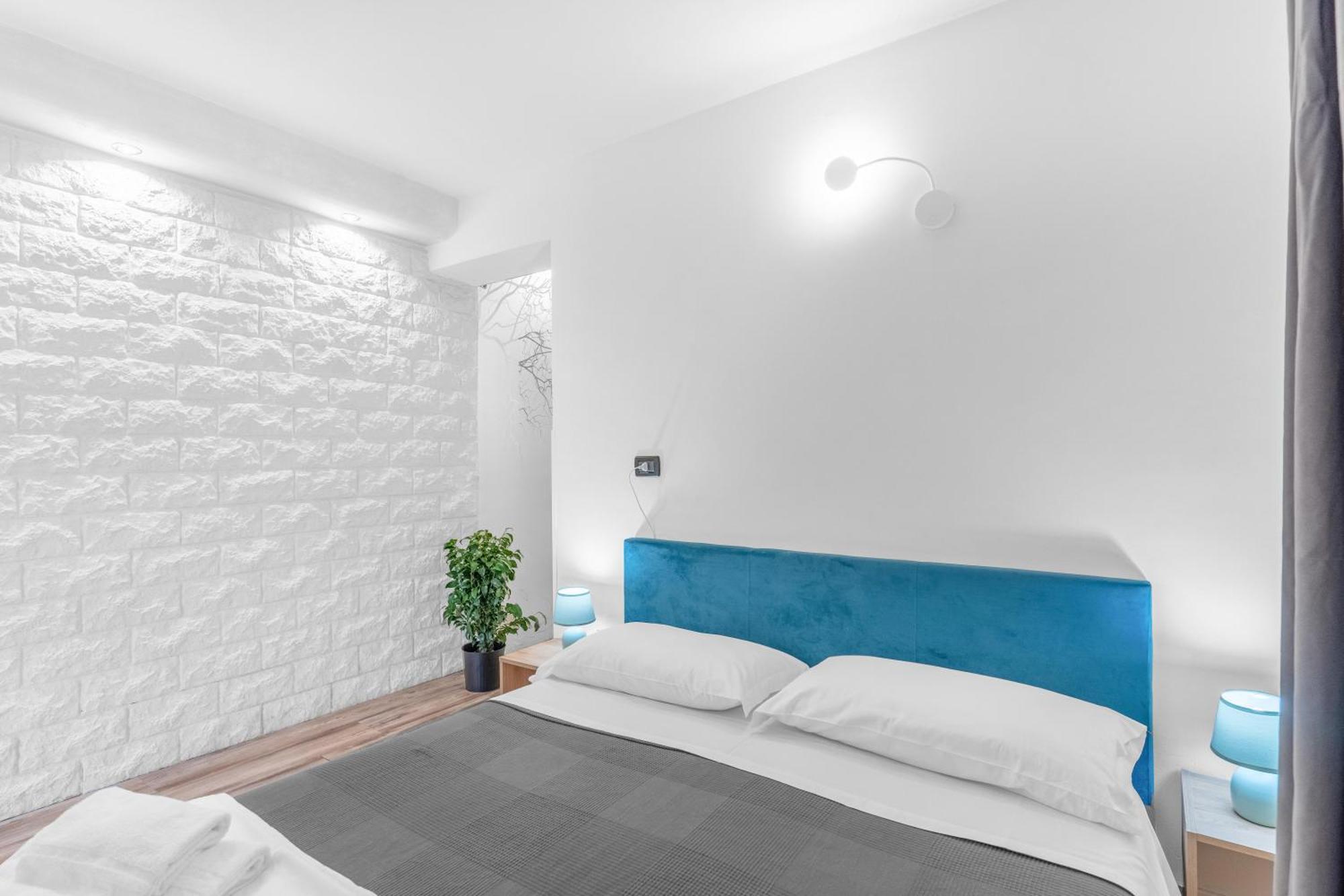 -Free Pool And Parking- Garda House Apartments Castelnuovo del Garda Exterior photo