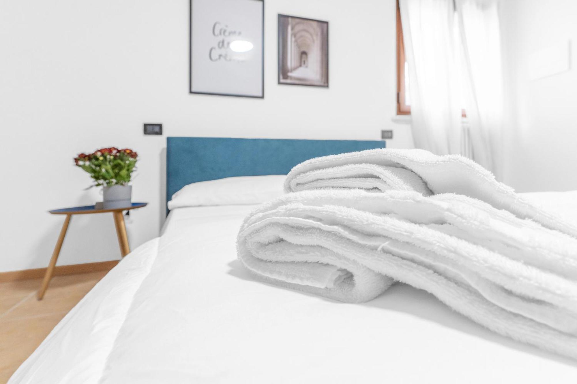 -Free Pool And Parking- Garda House Apartments Castelnuovo del Garda Exterior photo