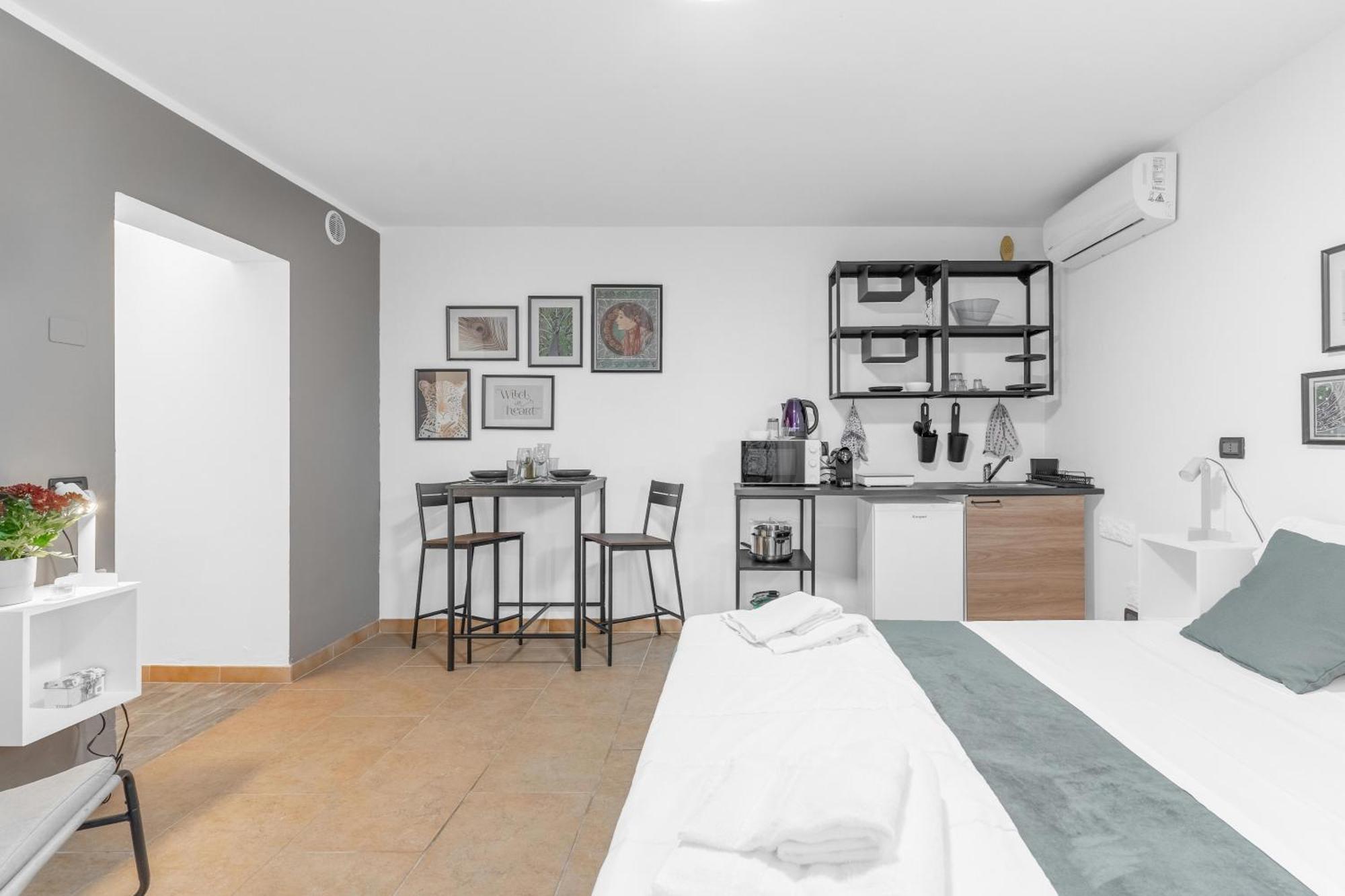 -Free Pool And Parking- Garda House Apartments Castelnuovo del Garda Exterior photo